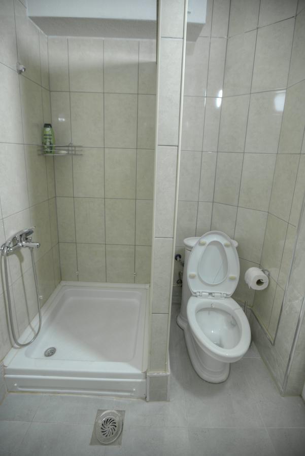 Guest House Prishtine Bagian luar foto
