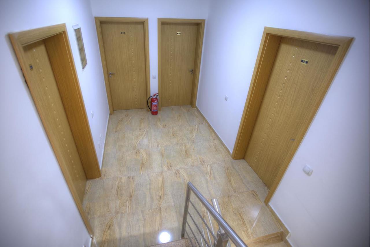 Guest House Prishtine Bagian luar foto